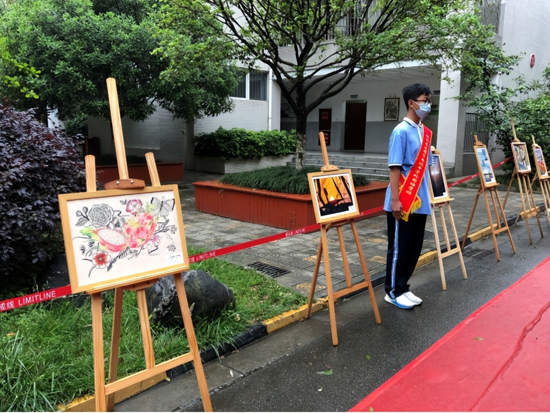 成都西北中學外國語學校開展第十八屆校園科技文化體育藝術節活動