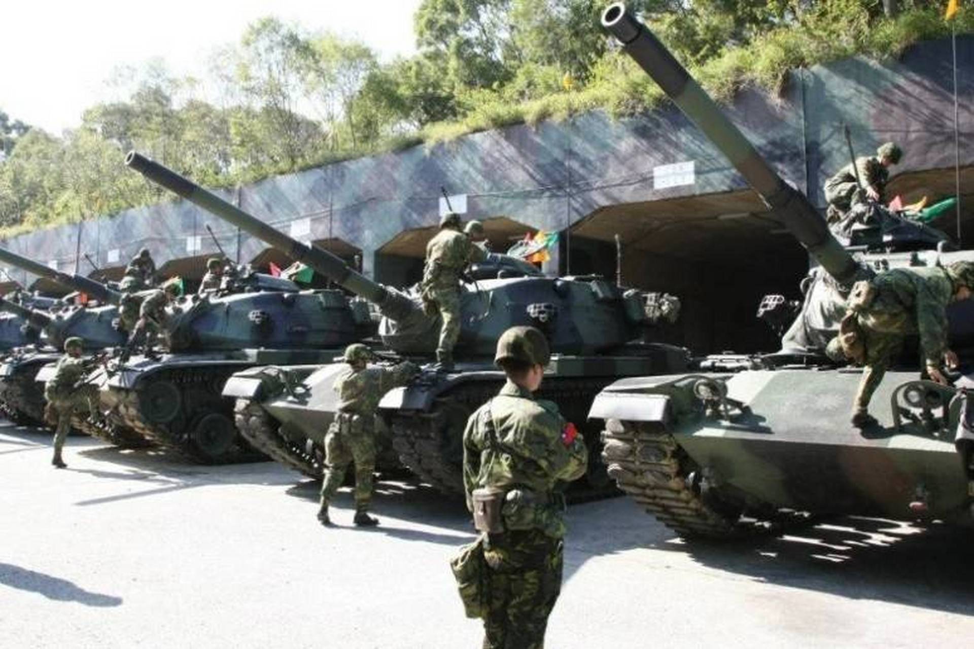 多年来,台湾军队的武器装备大多依靠从美国采购,即便是少数台湾"自研"