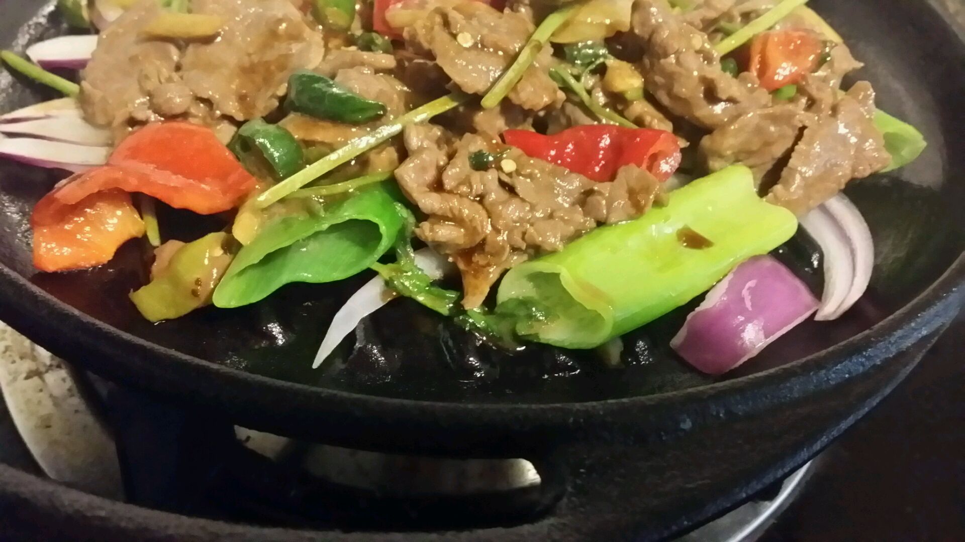 美食推荐:铁板薄荷牛肉的制作方法