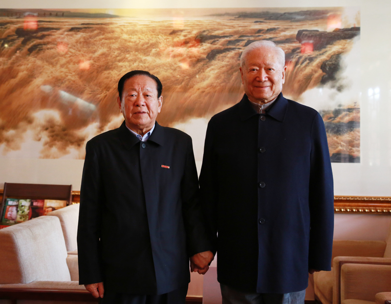 胡富国同志,任江西省委书记多年不负民,离开时众民含泪送别