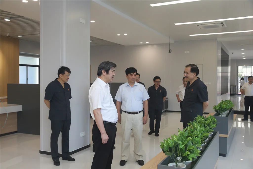 市人大常委会常务副主任张耀钢一行视察调研法院工作