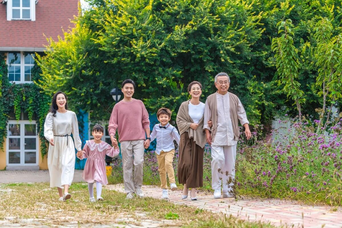 年过六十,悟透兄弟姐妹相处的三个原则,家庭更和睦