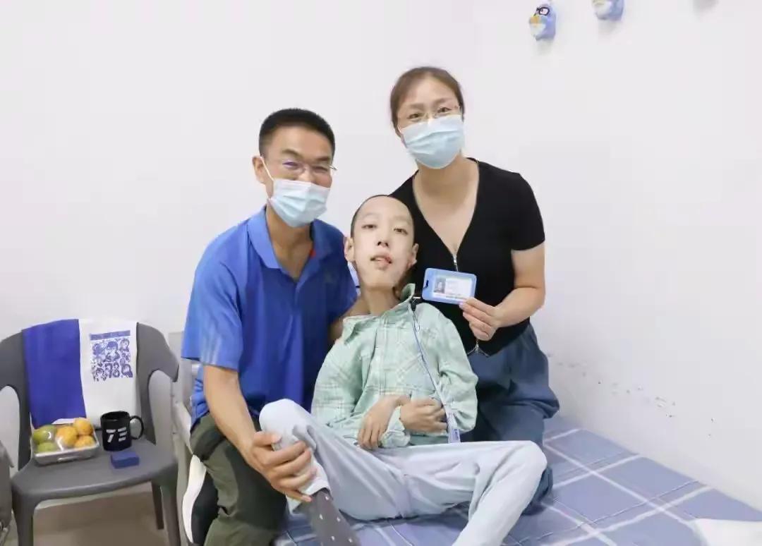 回顾渐冻症少年：体重仅18公斤，只有眼睛能动，以645分考入北航