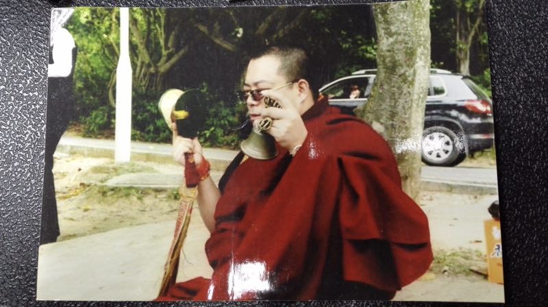 三假"活佛"的两面人生:不念佛经念"钱"经,骗色害命样样精