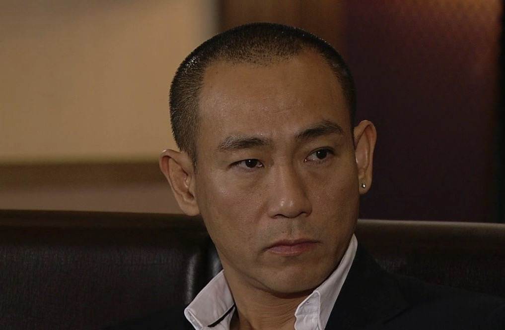 林保怡疑迎来新恋情,相约帅气型男共进晚餐,举止亲密还一起自拍