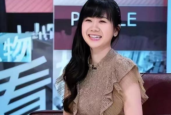 福原爱涉嫌逃往新加坡,与新男友在泳池中游泳