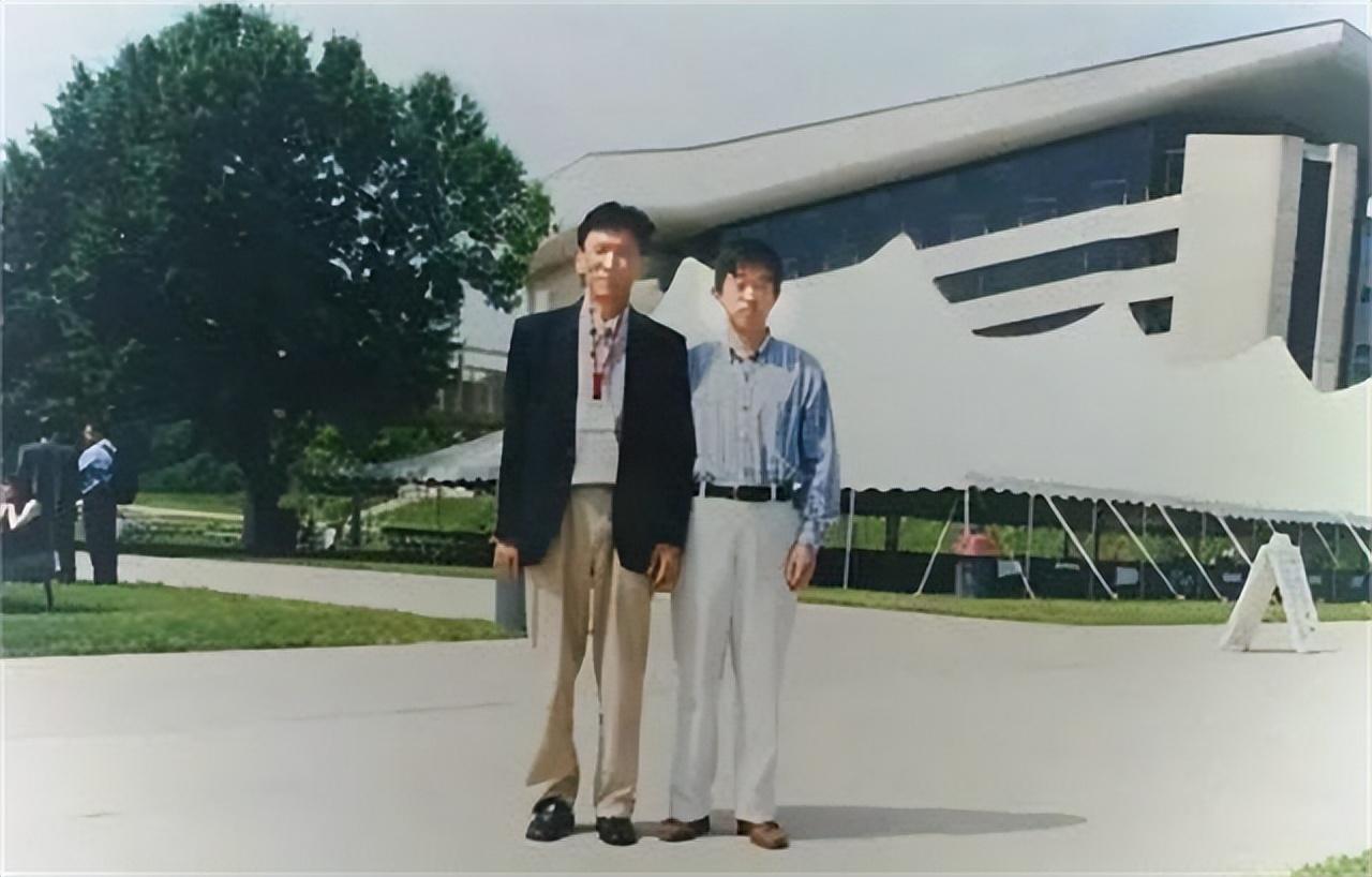 回顾弟弟把彩礼借哥哥养猪如今哥哥赚2千亿弟弟却是普通人