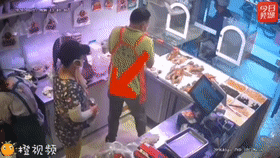 热点|女子趁店主不备偷烤鸭塞裤裆，被抓后坦言：他家鸭子味道蛮好的