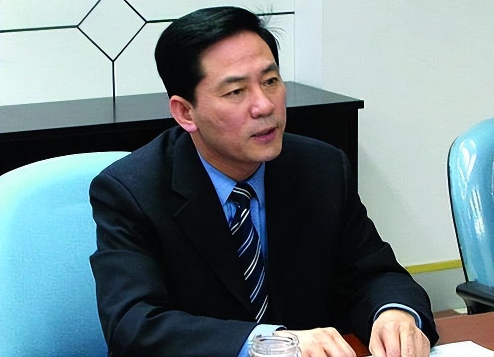 纪实:山东"色贪市长"陈兴銮落马:敛财3900万,包养多位情人