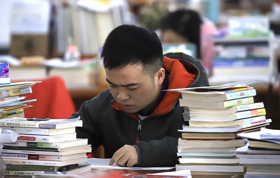 月薪8000的专科男,和月薪5000的本科男,女生的选择格外一致