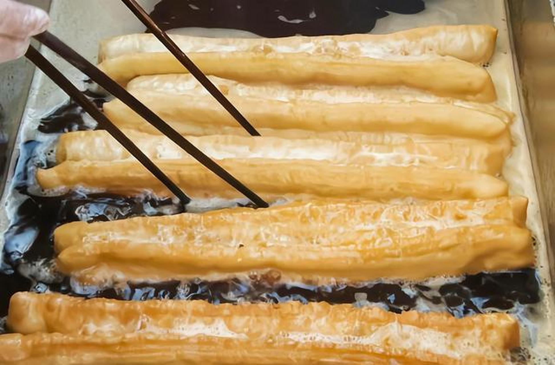 "福建莆田,老大爷第一次摆摊卖油条,被市监局以油条不合格为由罚款5万