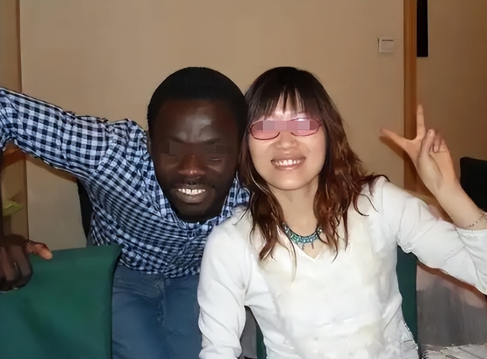 2011年毛苒走下法庭,含泪签完字后被押刑场,行刑过程中表情镇静