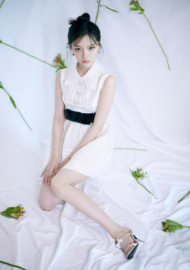 任敏《玉骨遥》首支片花来袭,穿水仙百合裙秀美腿,气质甜似初恋