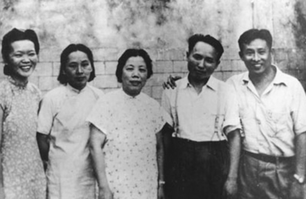 1941年,和丈夫久别的曾宪植回到延安,推开门发现丈夫早已成家