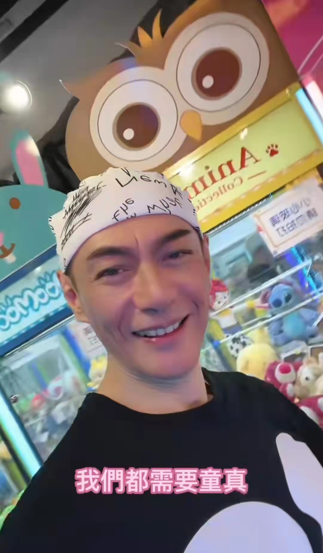 60岁江华近况曝光,皱纹明显面部干瘦,直播中唱张国荣歌曲