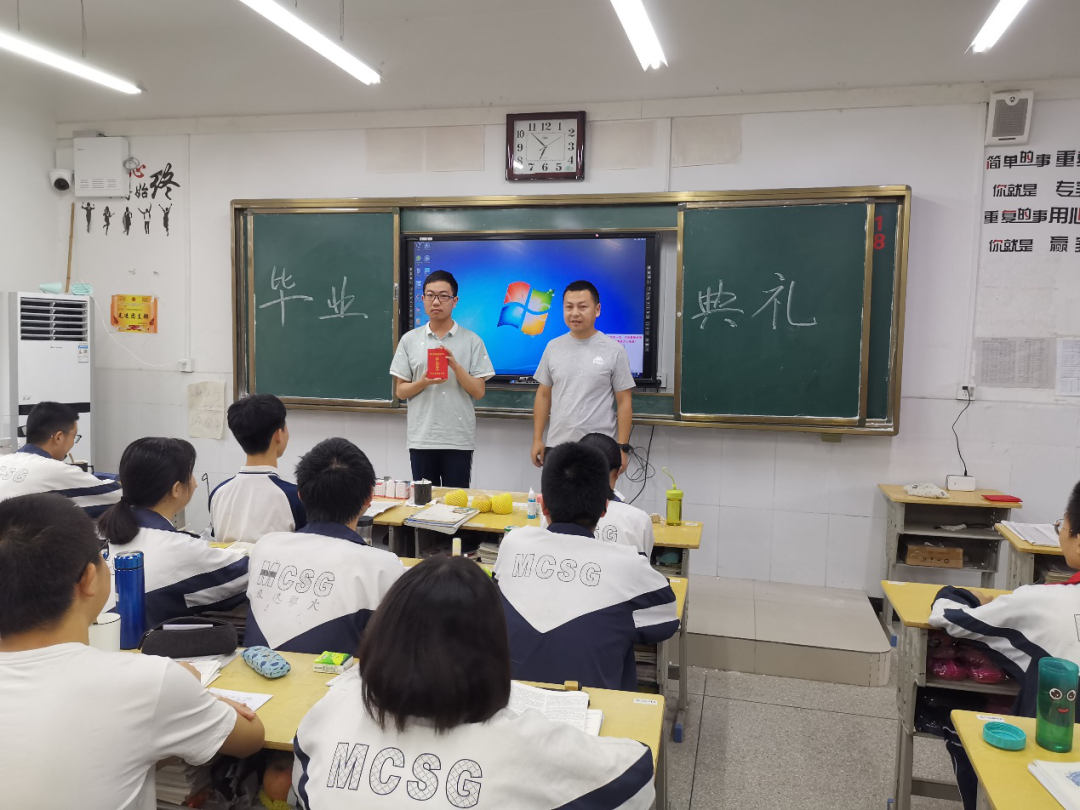太有纪念意义啦!麻城市实验高中:一场"特殊"的毕业典礼