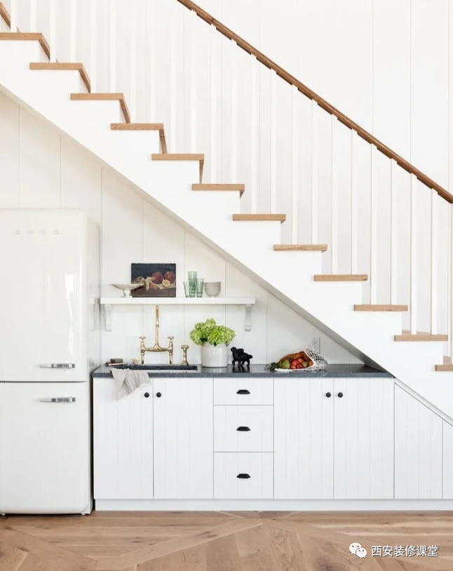 中西厨房,水吧台,餐厅,一应俱全!楼梯下完美设计,你值得拥有