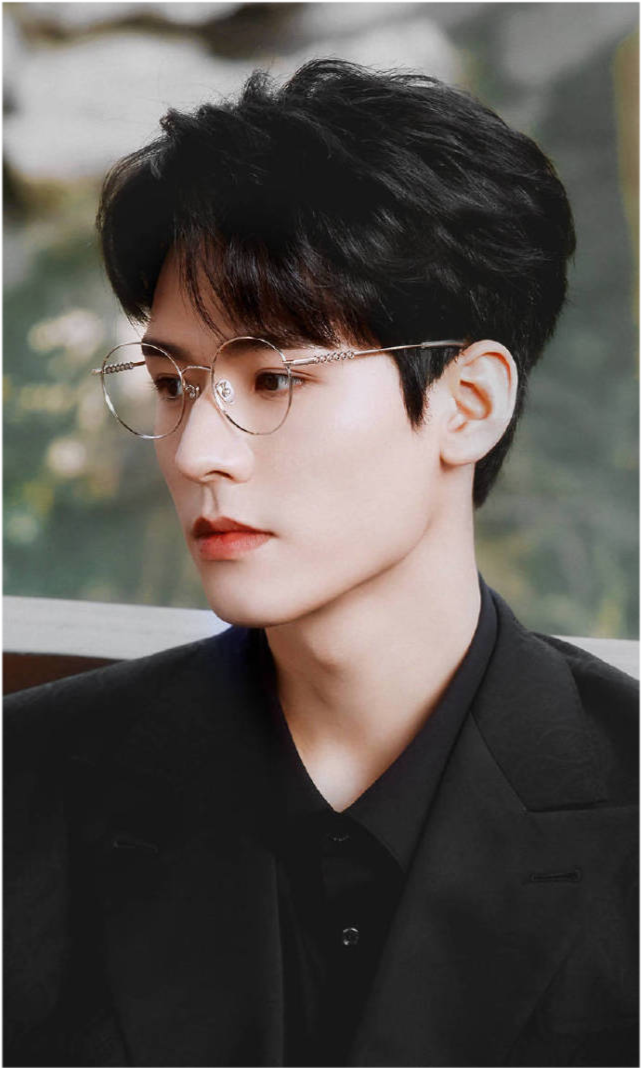 龚俊冬日西装氛围感大片,林深就是沉睡花园高质量人形拐杖的标准