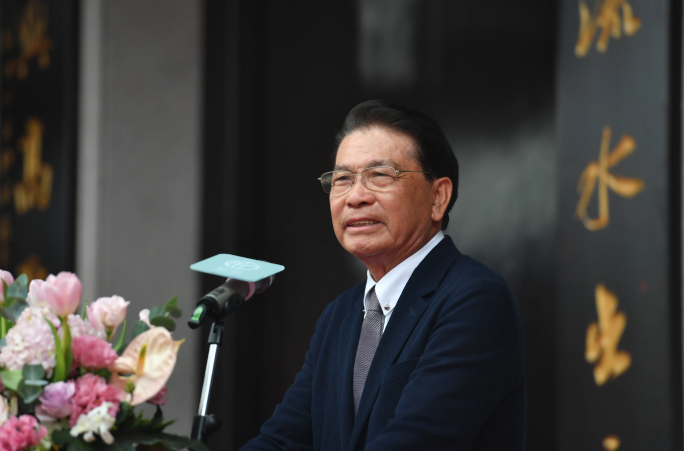 顺德首富何享健再捐14亿,之前已捐了60亿,名下还有1千多亿资产