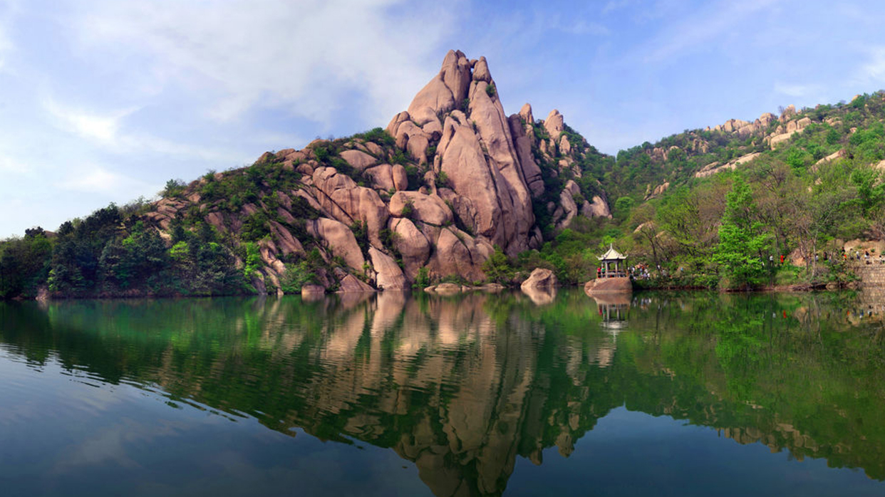 嵖岈山位于河南省驻马店市遂平县,被评为国家aaaaa级旅游景区