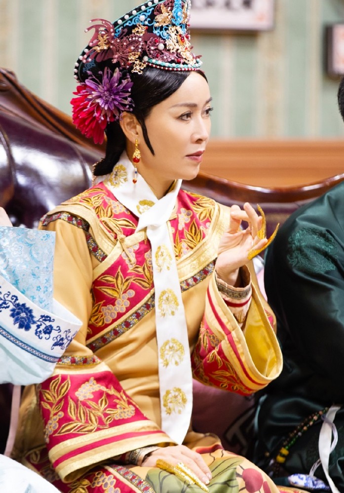 那英不太适合录《萌探》,脚踢杨紫引粉丝不满:玩不起不要玩