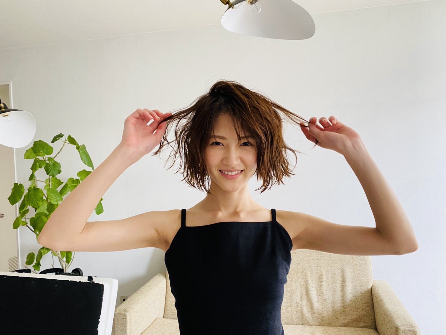 若月佑美,第二本写真集的看点是"腹肌","弱点"也不隐藏