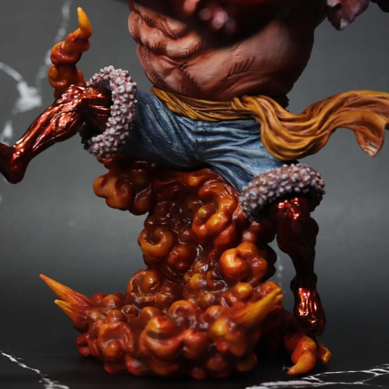 原本的模型是日本原型师岩仓圭二老师制作的,造型张力非常足,构图和