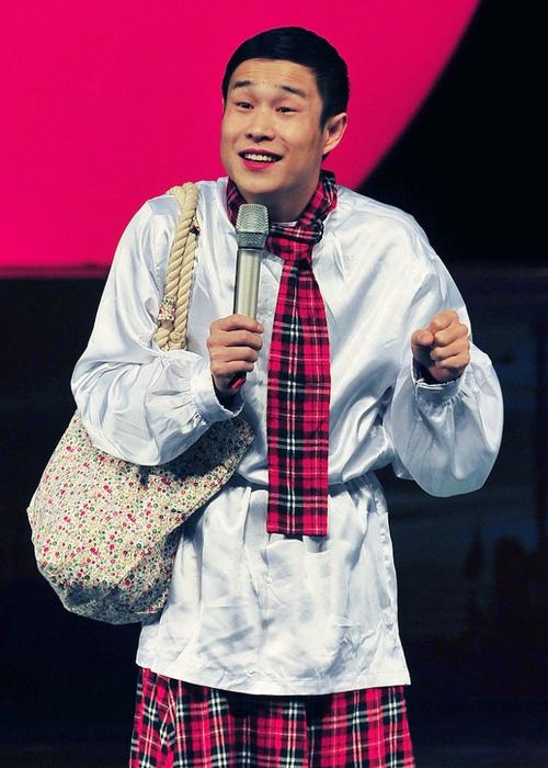 赵本山最有钱的徒弟身价千亿,盆栽里种金条,有钱的徒弟还有谁?