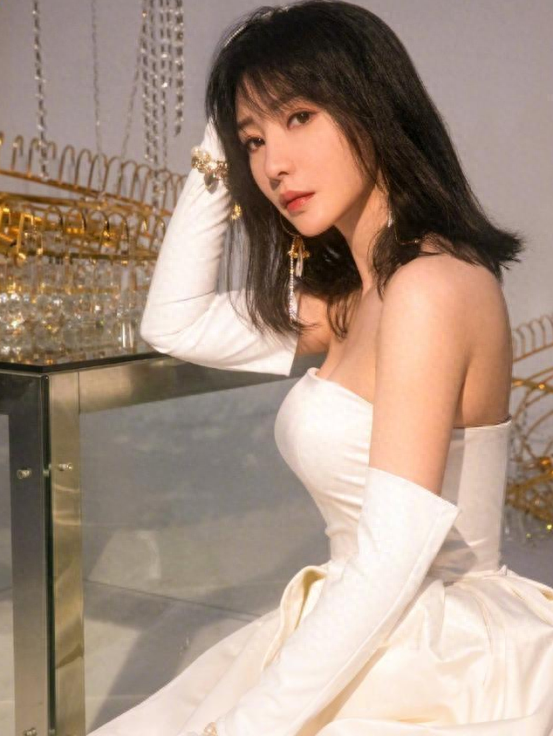 别再嘲被身材拖累的美人了!这7位告诉你,珠圆玉润才是真有味道