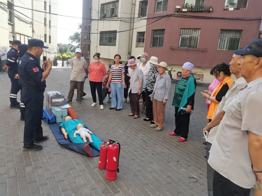 为增强老年人的消防安全意识,普及消防安全知识,掌握火灾逃生自救技能