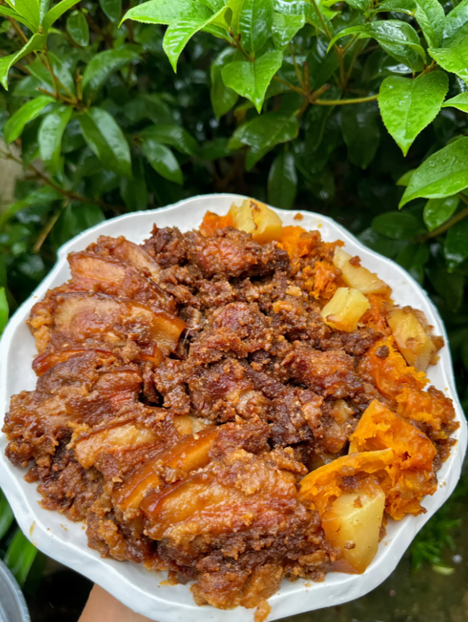 蒙自新安所粉蒸肉:口感与味道的完美融合  俗话说,中国米线看蒙自