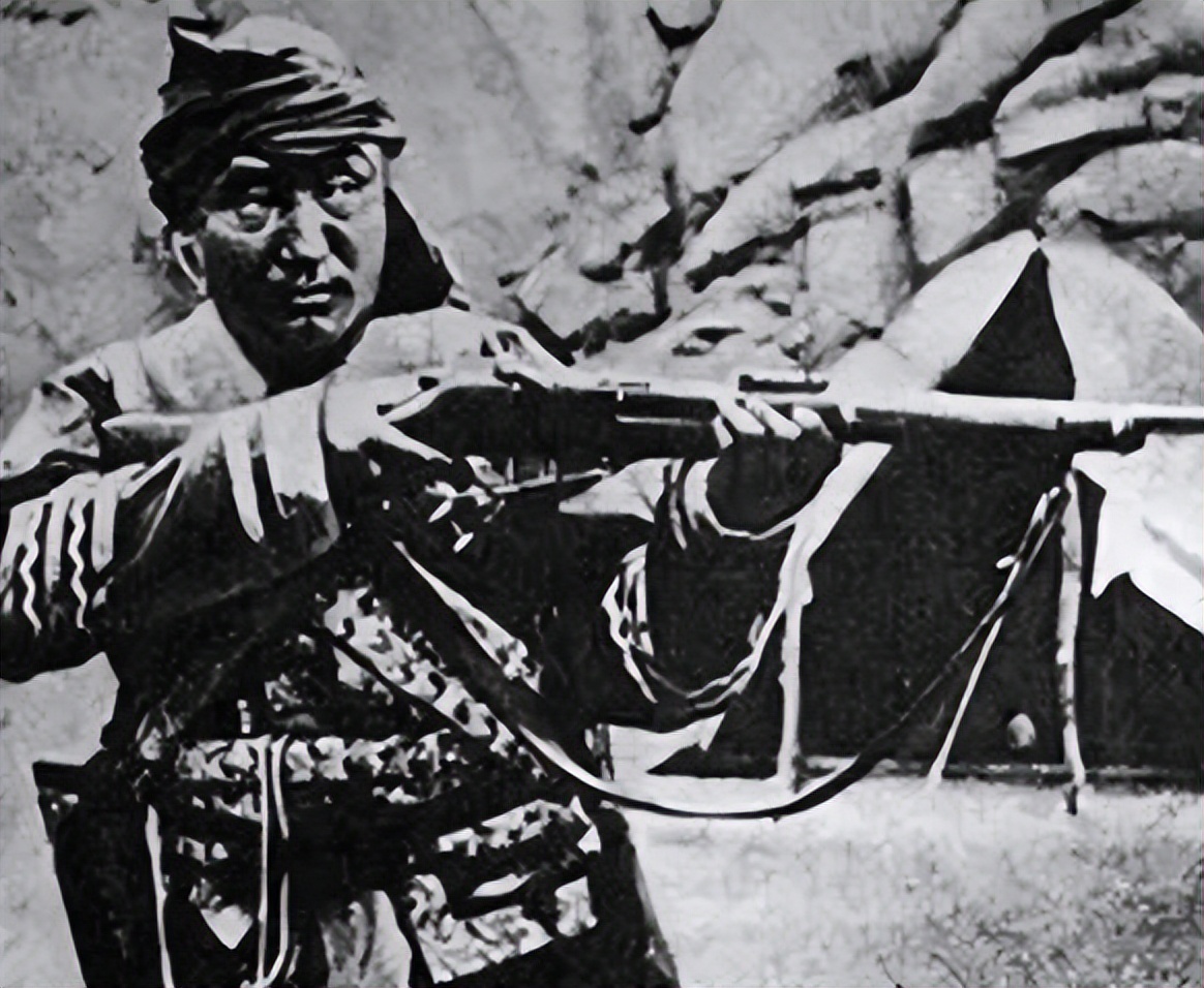 草原悍匪"黑喇嘛",曾让中俄蒙提心吊胆,死后和斯大林相同规格