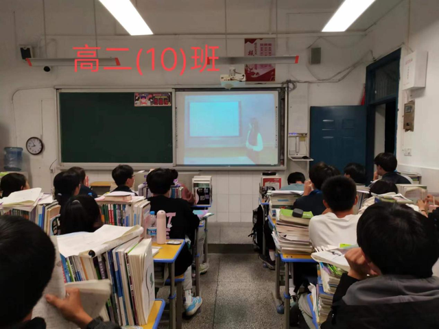 分宜中学(分宜中学校长袁震简历)