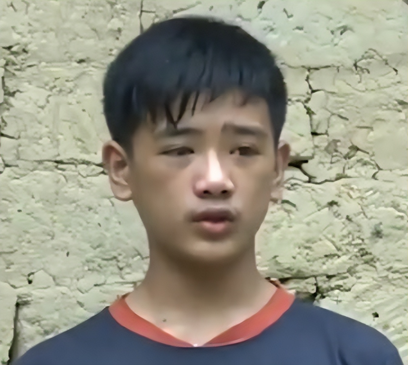 广西农村一男孩13岁父母双亡,靠捡垃圾度日,高考707分圆梦北大