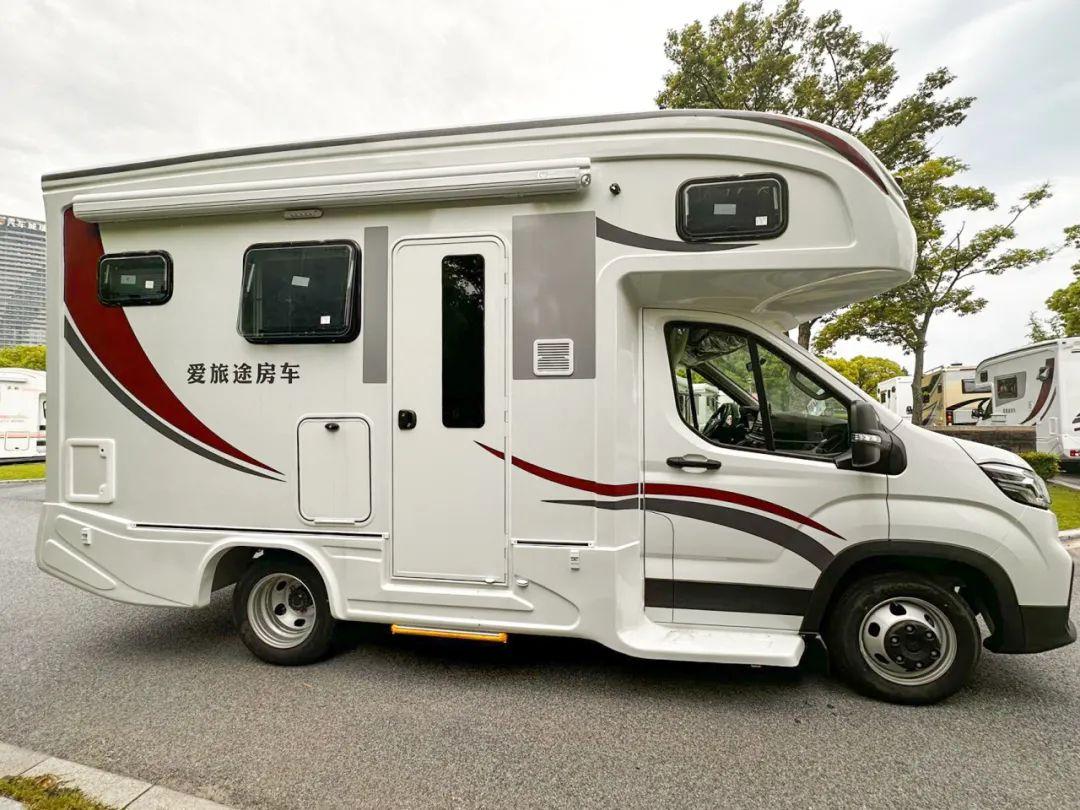 爱旅途大通v90c型房车 纵置床位布局 舒适安全出行 温馨家外之家