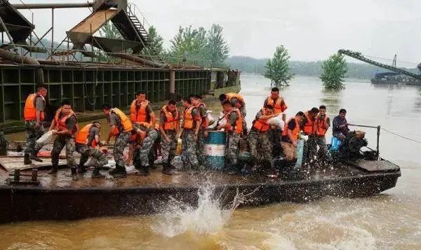 河南省固始县丰港乡潘庄史灌河大堤抢险现场见闻