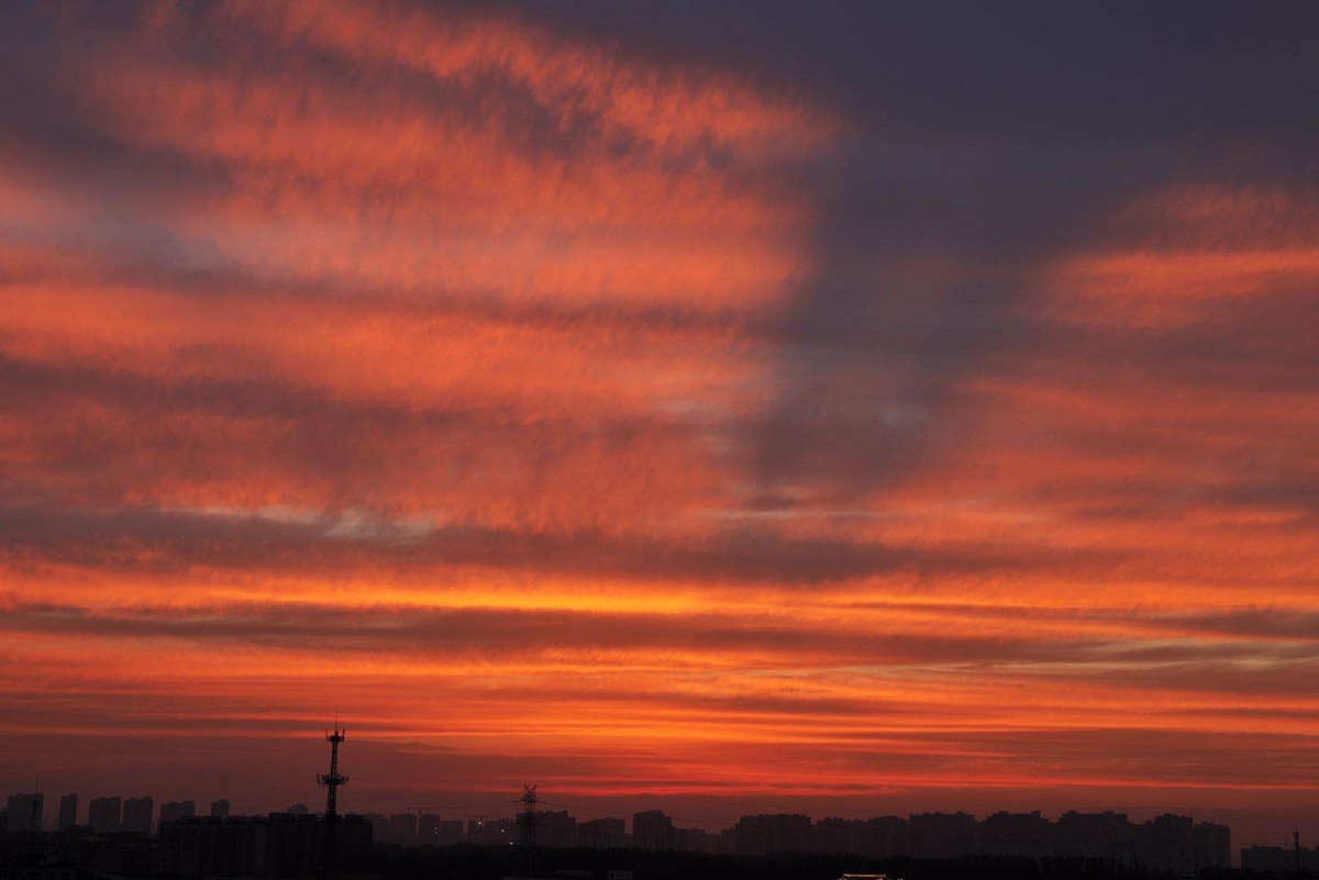 北京晚霞|“北京条状七彩晚霞”上热搜，美得像油画！你看到的是啥颜色？