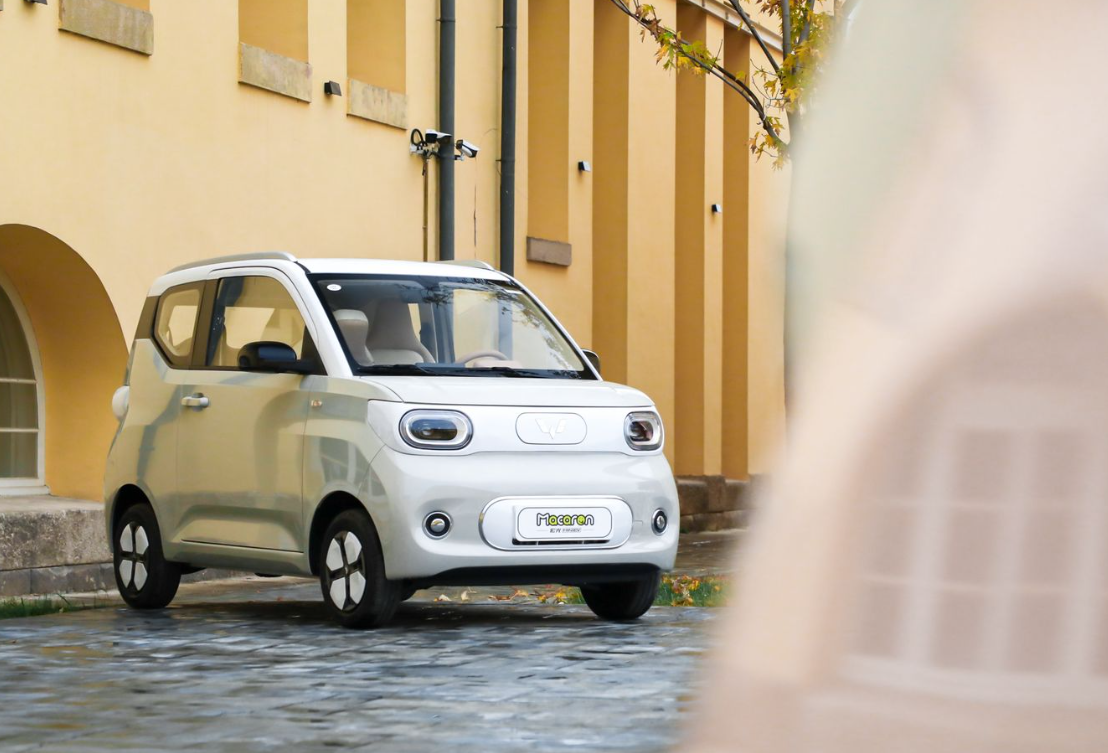 新款宏光miniev,卖4.68万,除了续航加长至215km,还有啥变化?