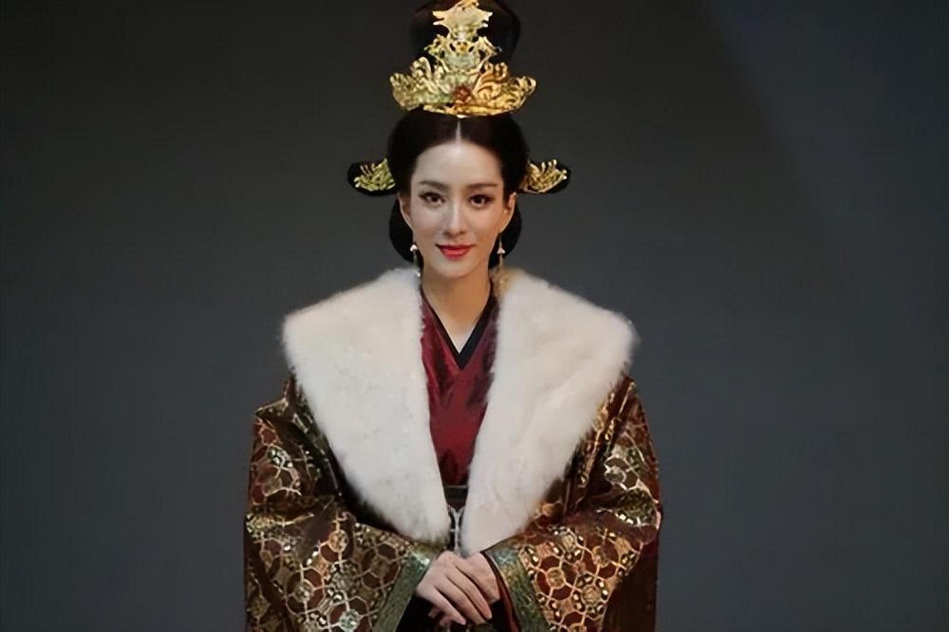 因此李静训从小到大所有的事情,杨丽华都亲力亲为.