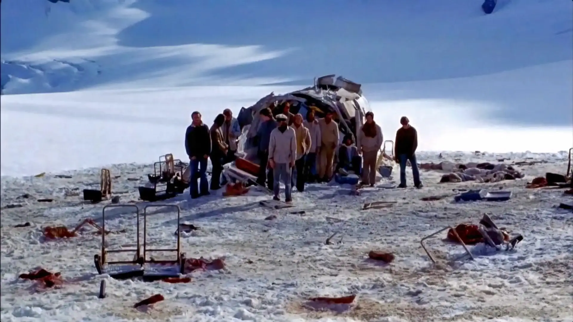 1972年的安第斯空难奇迹:16位幸存者靠吃同伴遗体,苦苦支撑72天