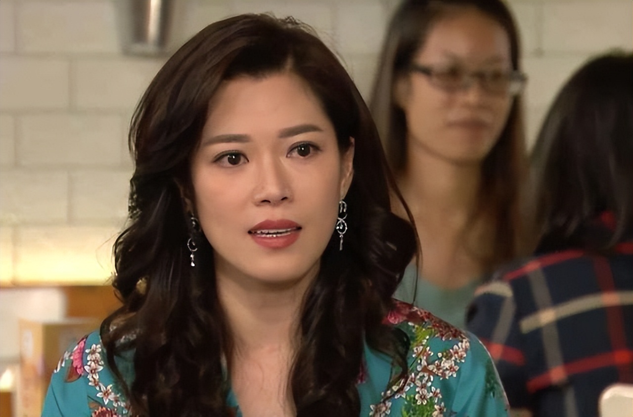 专业!tvb知名女星林淑敏真素颜上阵拍剧,获网友赞:不化妆更美