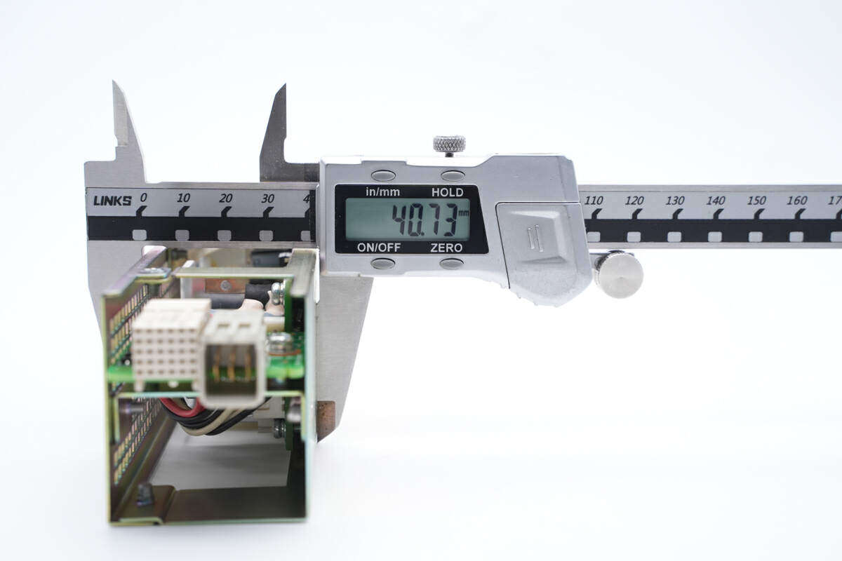 我们把华为optix osn500光传输系统60w电源拆了,比想象的要简单