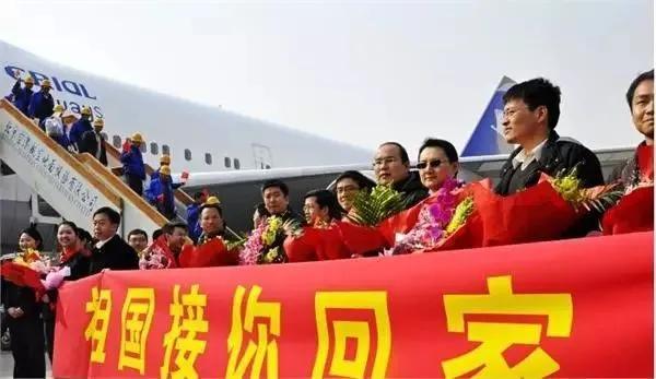 220万留学生集体回国,美用尽办法也留不住,带来高达2万亿的损失