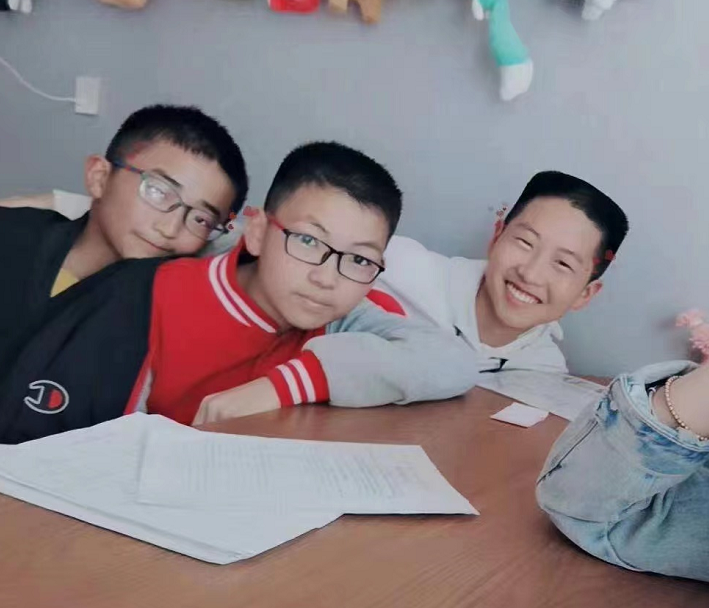 孙卓小学合影图片