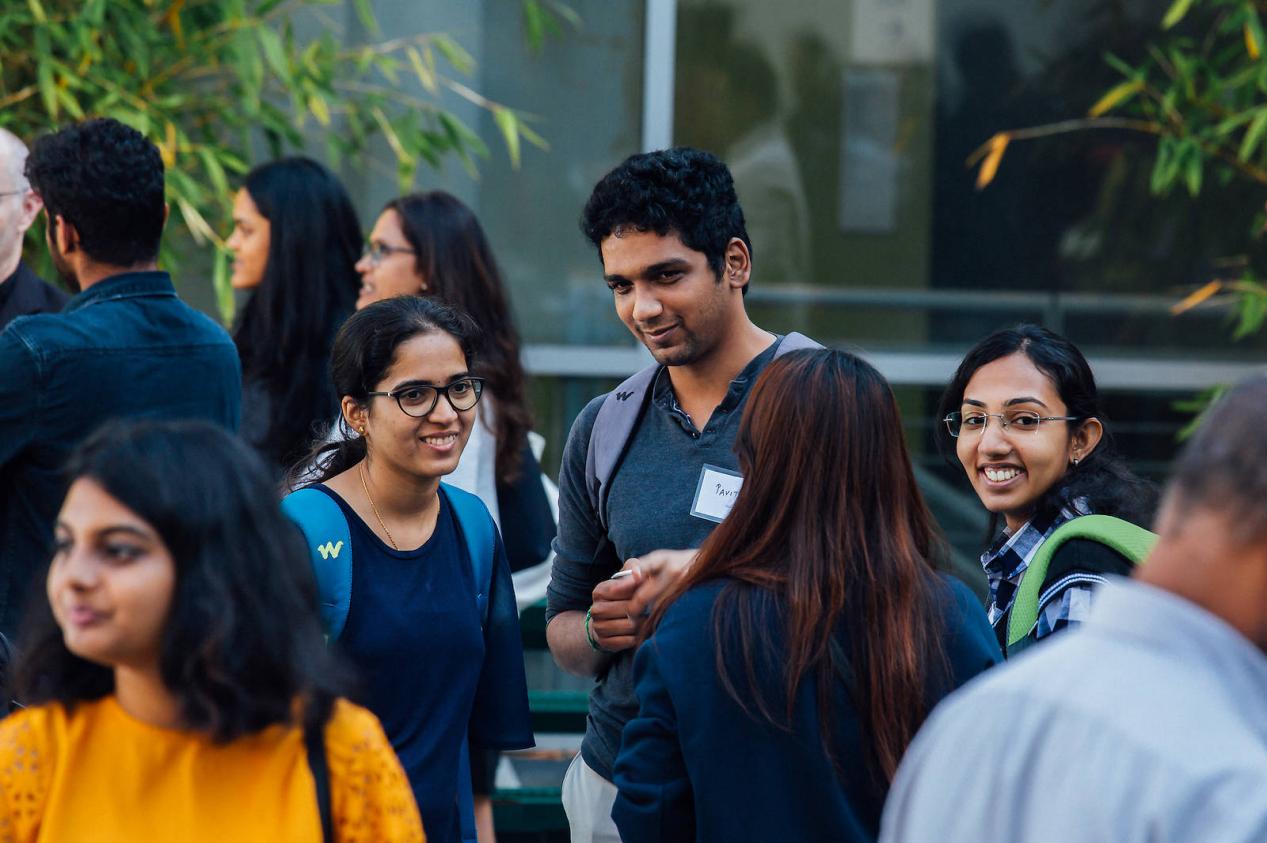 印度留学生被印媒洗脑,中国大学录取不敢来,印网友:就雾霾大点