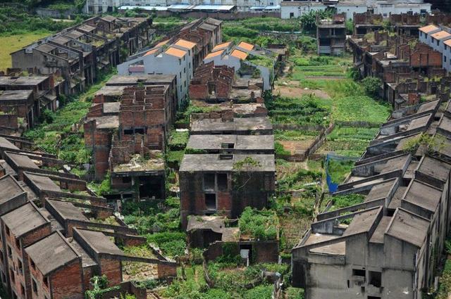 深圳"烂尾"别墅群,荒废了20多年,如今是蜗居族的"天堂"