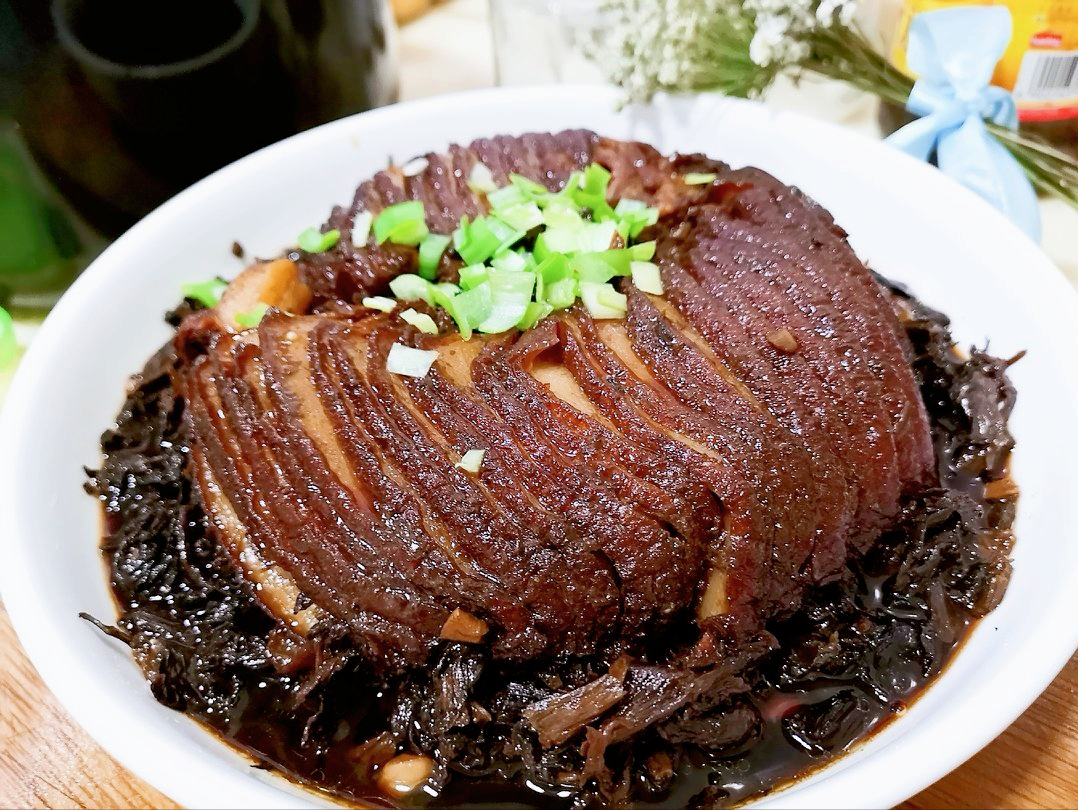 梅菜扣肉的正宗做法,软烂入味不油腻,年夜饭露两手,撑得住场面