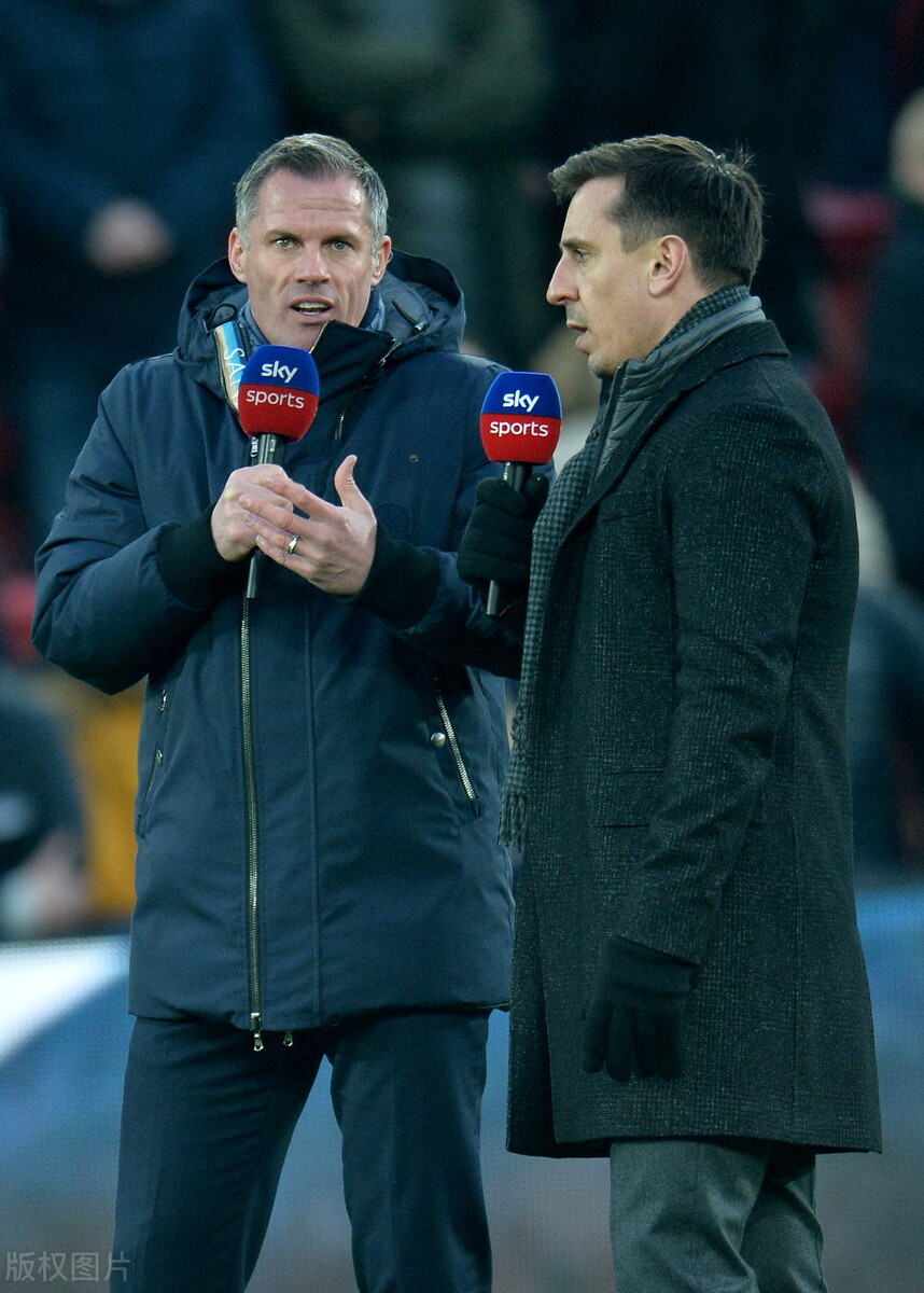 卡拉格和内维尔解说曼联比赛全程憋着不说不笑这不关我的事