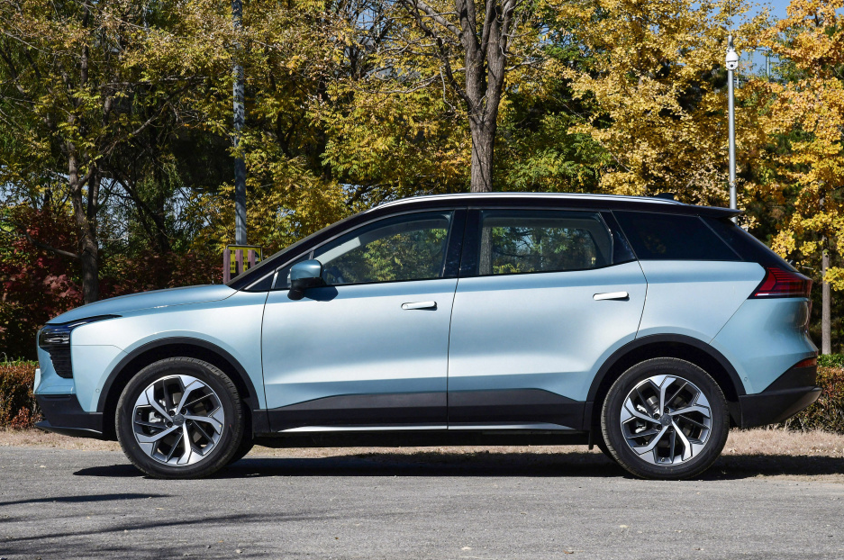 三款新势力电动车,高性能和长续航都不缺,主要是适合上班族