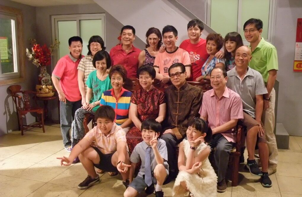 79岁的广州演员谭为基,戏里是祝师奶的丈夫,现实中是资深配音员